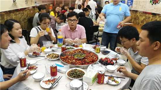 夏日標(biāo)配，小龍蝦盛宴走起！